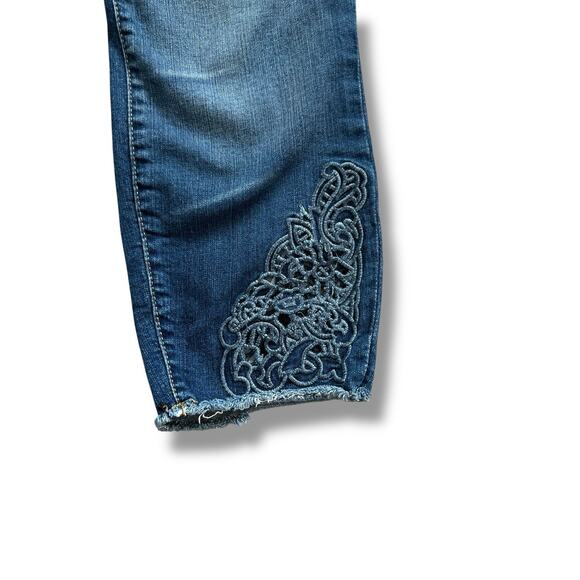 Torrid Eyelet Ankle Cropped Capri Skinny Denim Low Rise Blue Jean Medium Wash 16 - Picture 3 of 6